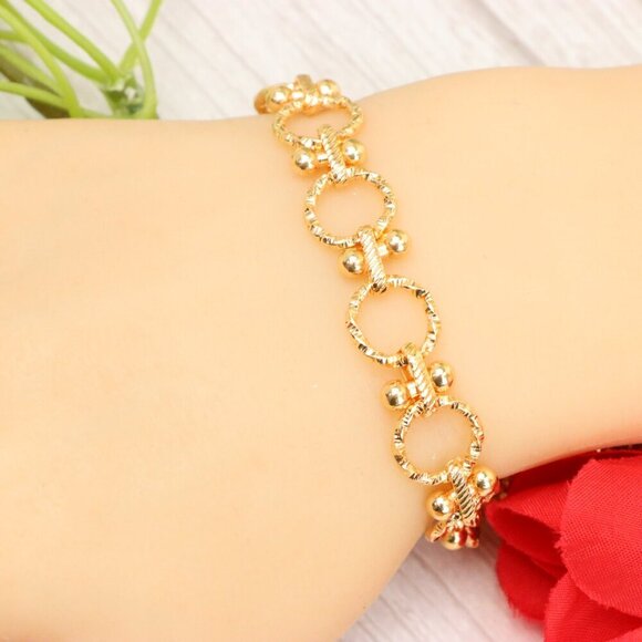 "Trendy Handmade Bracelet – A Thoughtful Gift for Girls & Women | UNVRC1614 - Picture 9 of 10